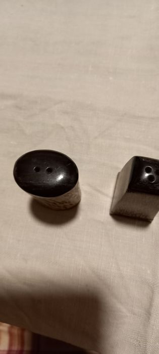 Pimenteiro e saleiro