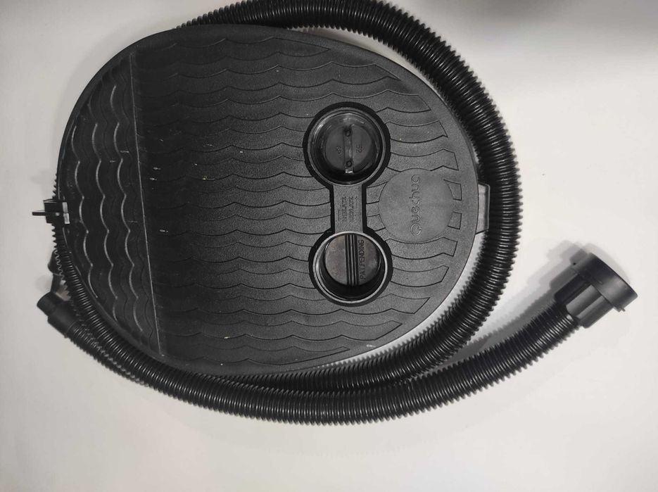 Pompka nożna kempingowa.