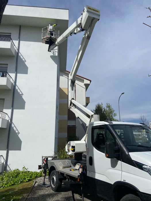 Serviço de Grua Plataforma Elevatória Com e Sem Operador | ALUGUER