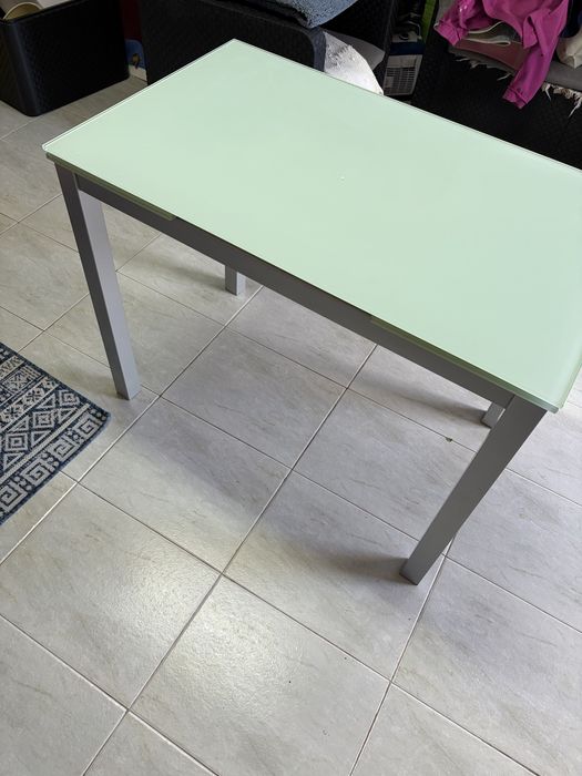 Mesa Vidro com estrutura metal