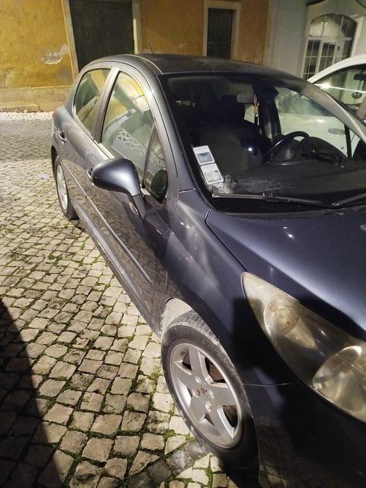 Peugeot 207 Ano 2007, à venda, tudo em bom estado.