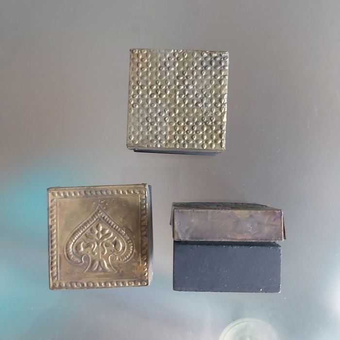 Caixas pequenas madeira