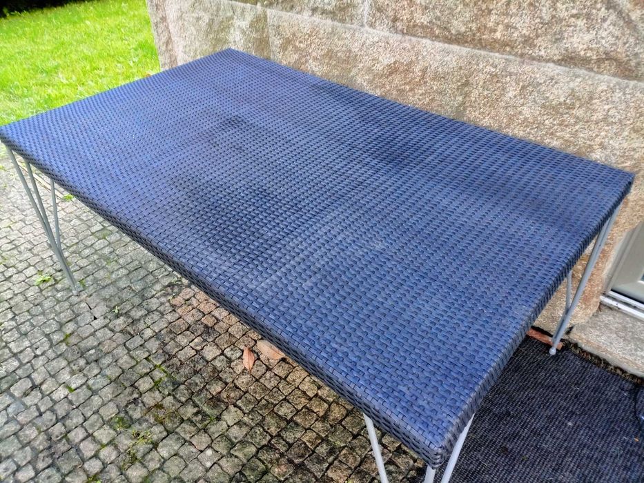 Mesa em Rattan preta retangular