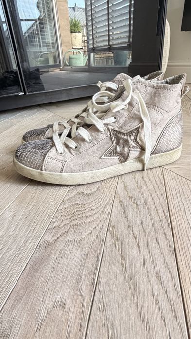 Buty stella vs Golden Goose model Mid Star