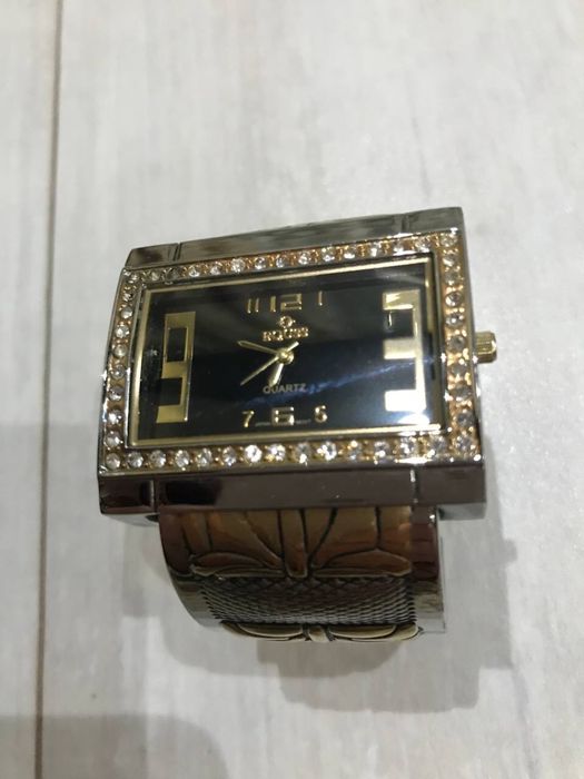 Продам женские часы