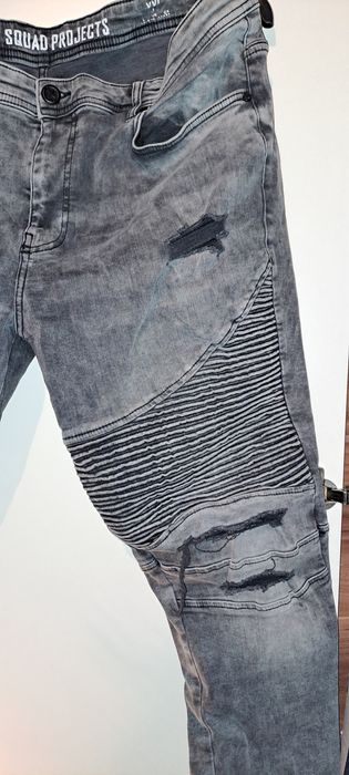 Joggery szare z dziurami