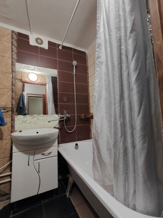 Продам 1 комнатная квартира Залютино, рядом рынок.