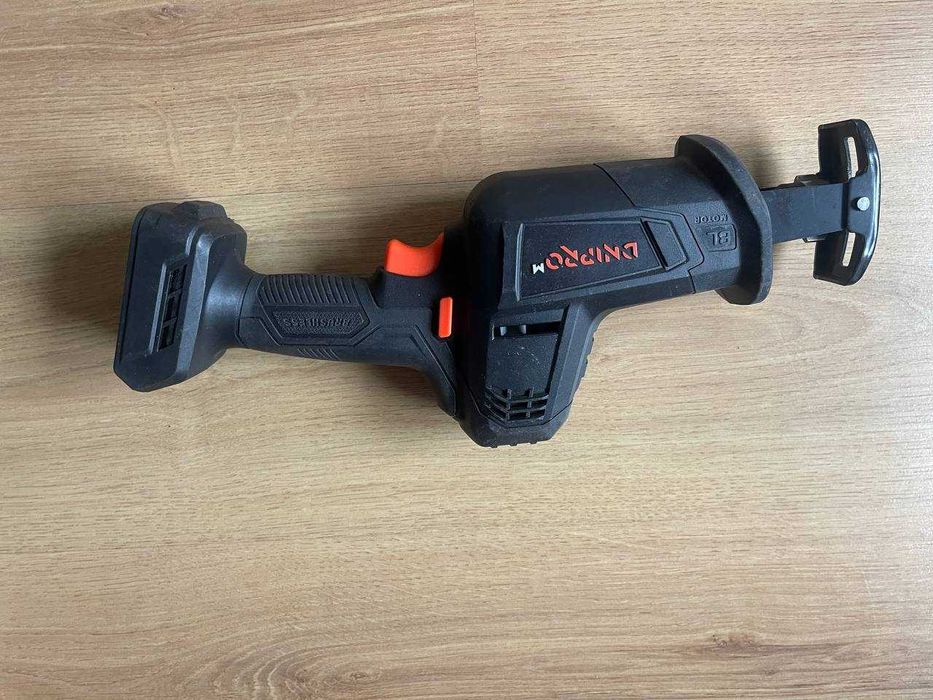 Акумуляторна шабельна пила Dnipro-M