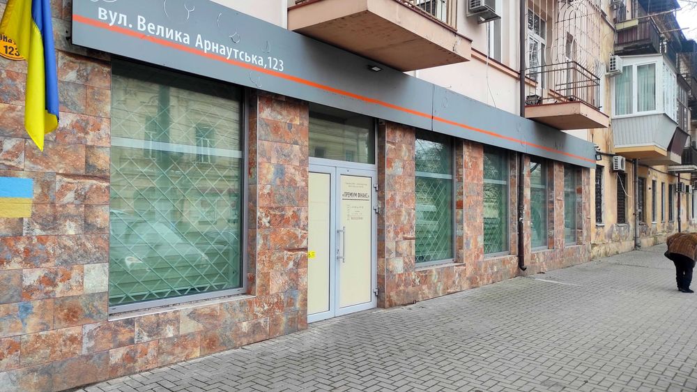 Сдам помещение в центре. 150 м2,. Фасад. Банк, магазин, офис.