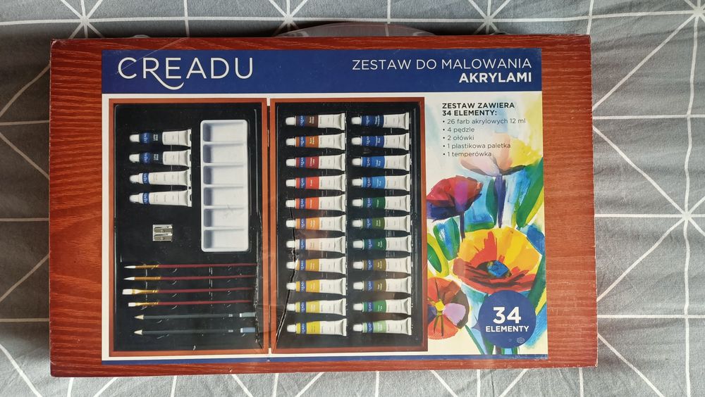 Zestaw farb akrylowych Creadu w drewnianej walizce