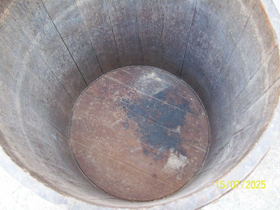 Раритетна  дубова  бочка .