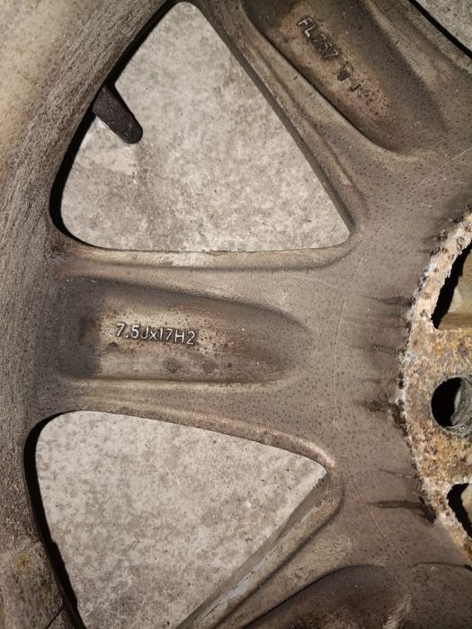 Opony letnie z alufelgami r17