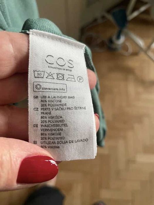 Asymetryczna sukienka COS na lato