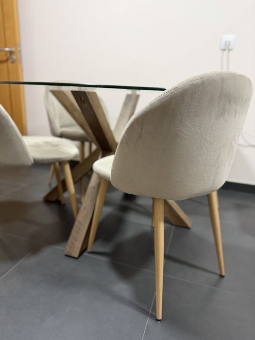 Conjunto mesa redonda + 4 cadeiras | Kave Home/Sklum