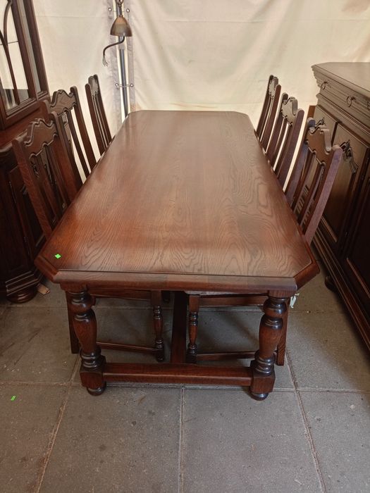 Masywny stół rozkładany i 6 krzeseł dębowych