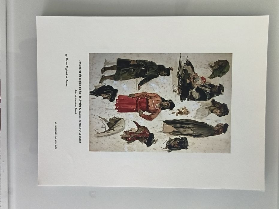 Várias serigrafias de representações de imagens de mulheres parte da obra de Maria Lamas, Mulheres do Meu País
