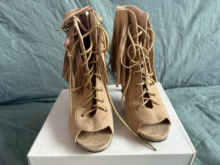 Buty letnie botki beżowe 38