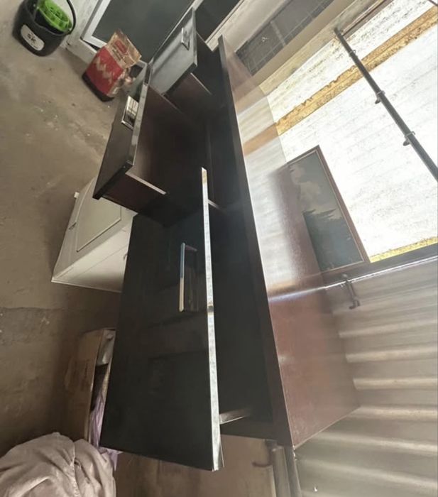 Movel  TV   De cor castanho e preto