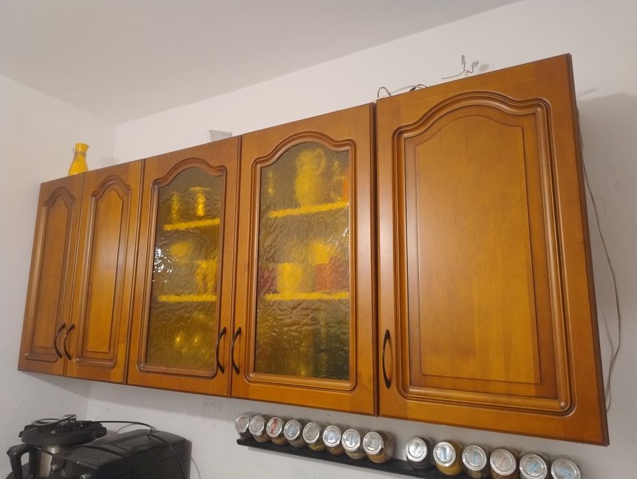 Szafki kuchenne, drewniane fronty