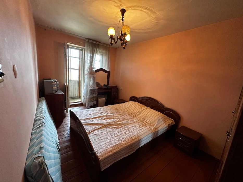 Продається 2 кімнатна квартира в м. Тячів