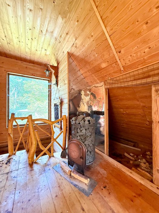 Розплідник «Енейко» з житловим будинком та ділянкою 0.72 га з озером