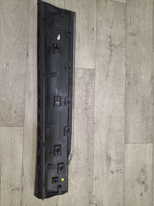 Накладка двери левая