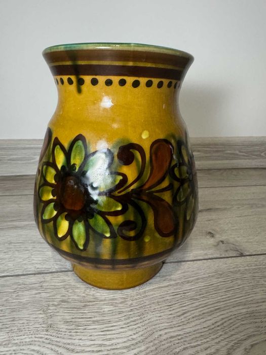 Васильківська ваза (майоліка)