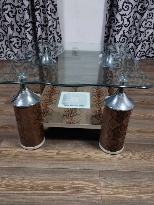 Продам столік 75 на 75см.