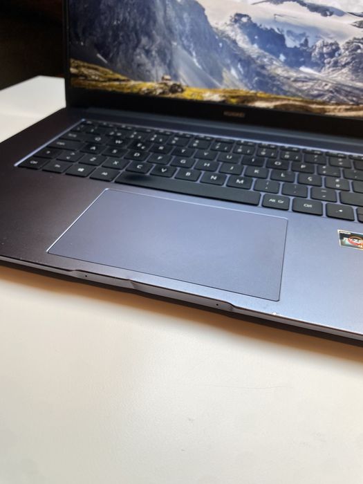 Huawei MateBook D15 –  8GB RAM / 256GB SSD