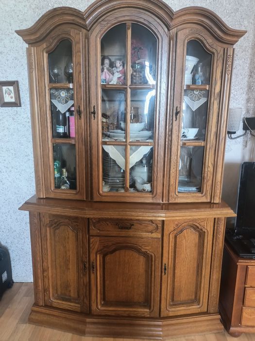 Вітрина, сервант