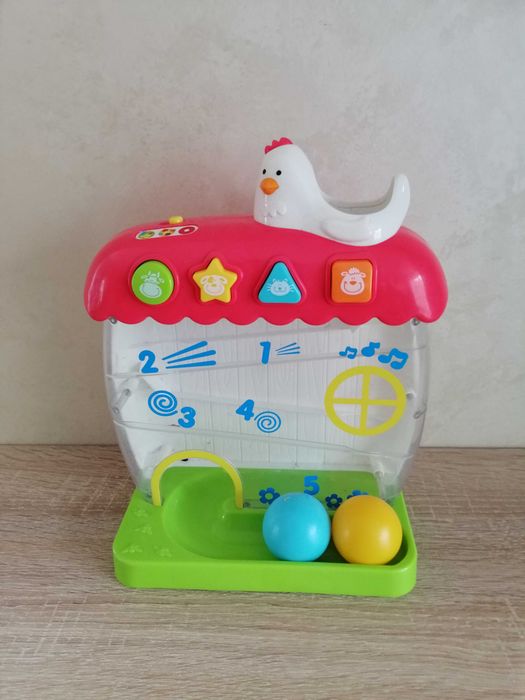 Zabawka to interaktywna Licząca kurka firmy Smily Play