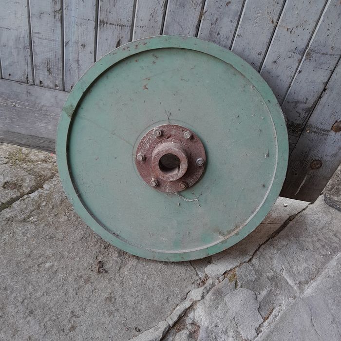 Koło 410mm,na pas17mm z otworem na wałek38mm,do pompy,robaka,sprężarki