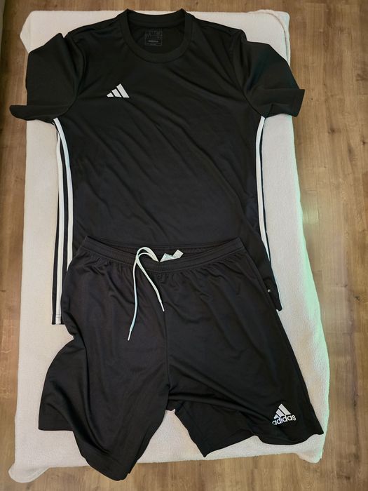 Męski zestaw sportowy Adidas, koszulka + spodenki L