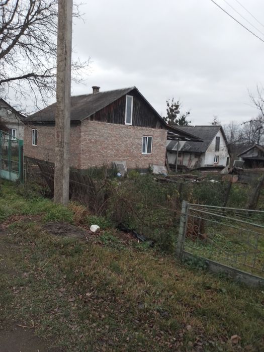 Продам земельну ділянку з старим будинком в с.Тараканів