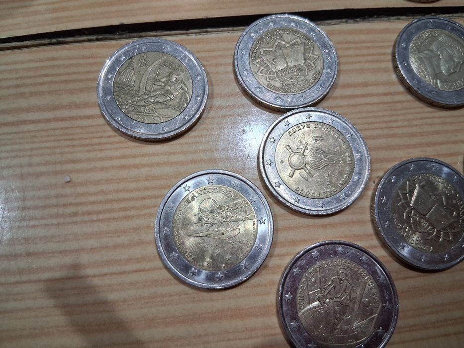 Várias moedas comemorativas