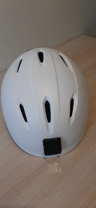 Kask narciarski Giro z uchwytem Go Pro