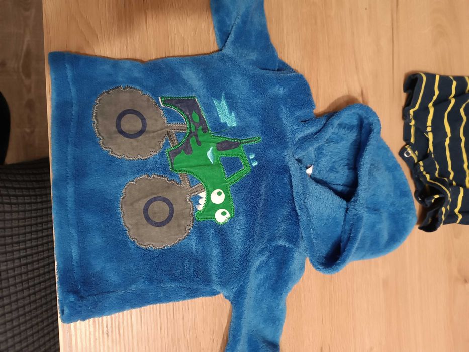 Swetry bluzy niemowlęce