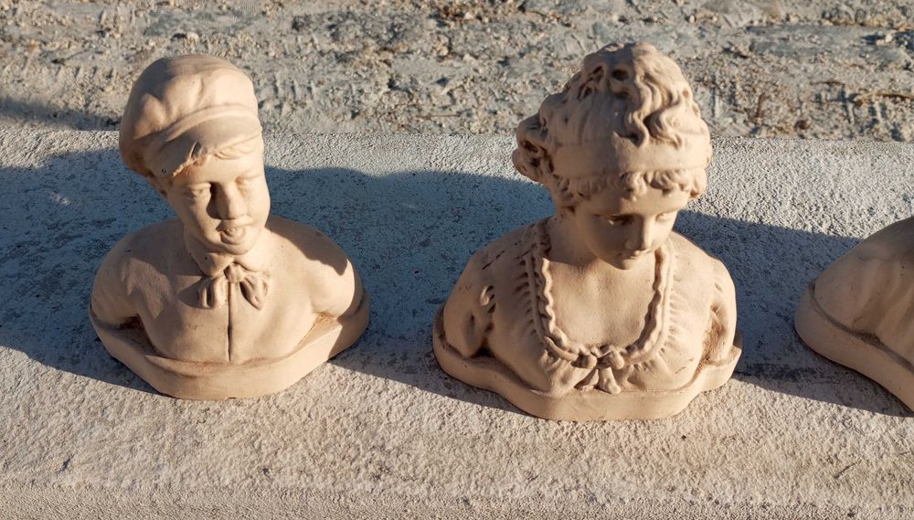 Antigos bustos em terracota