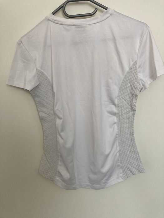 Biała koszulka sportowa