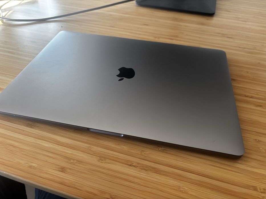 Macbook Pro 15’’ 2018 - só com ecran externo