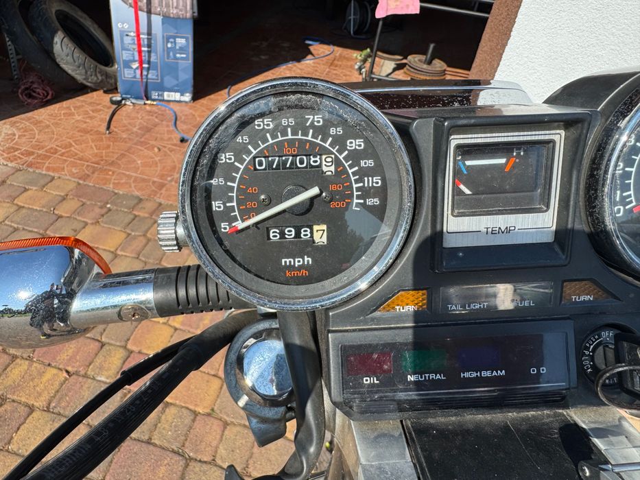 Motocykl Honda Magna 700