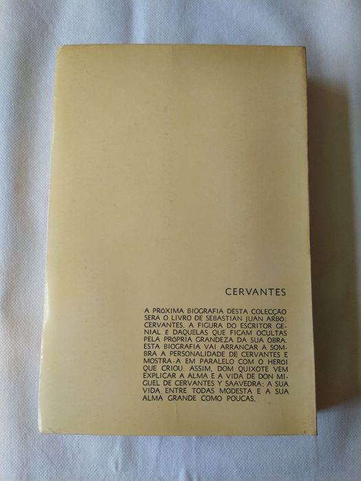 Biografia  . . .