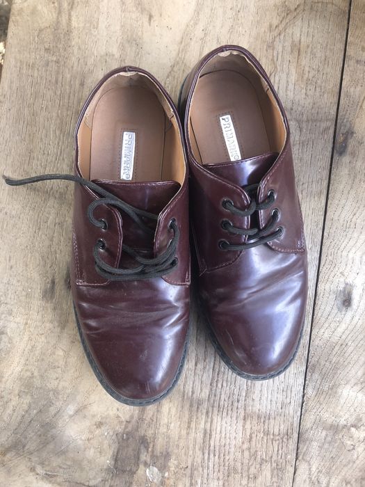 Sapato bordô 38 (pull&bear)