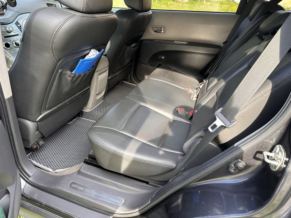 Легковий автомобіль Subaru  Tribeka