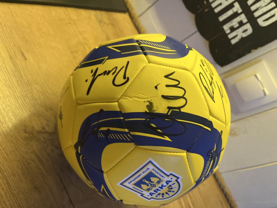Orginalna piłka z podpisami