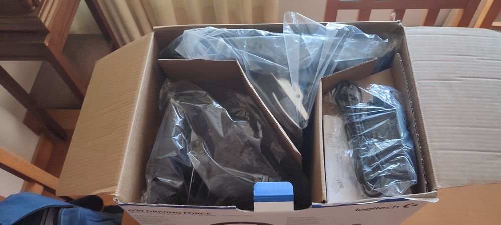 Volante Logitech G29 com suporte