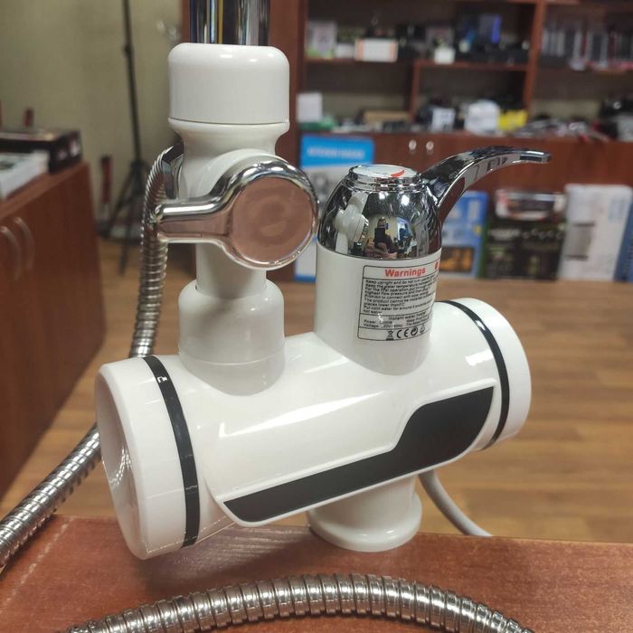 Проточный водонагреватель кран бойлер с душем и циферблатом