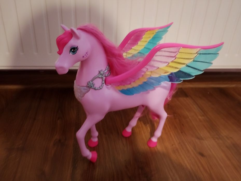 Pegaz barbie gra i świeci