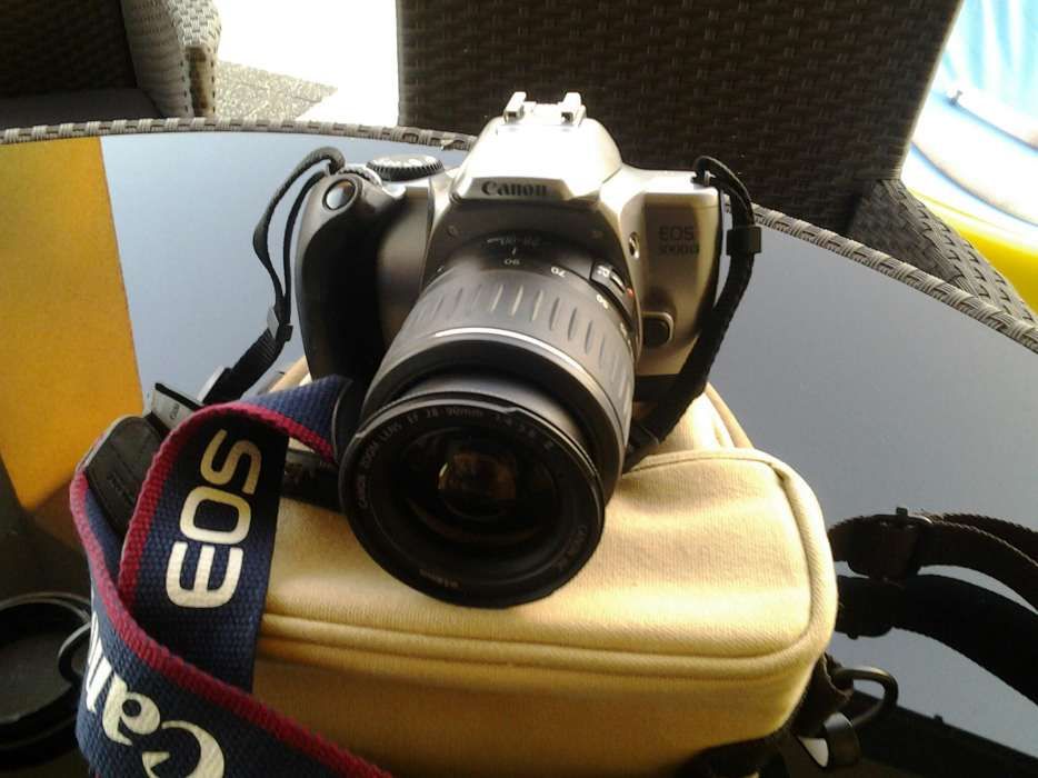 Canon EOS 3000v