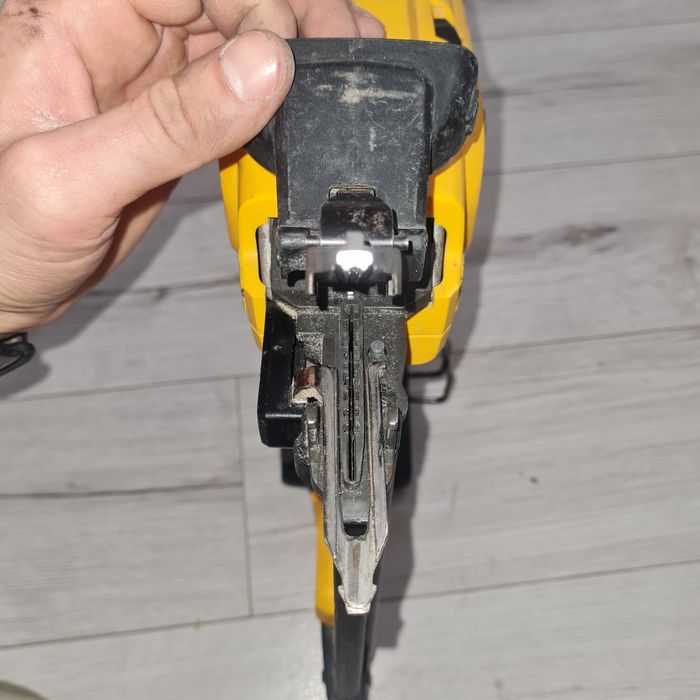 Нейлер dewalt dcn 680